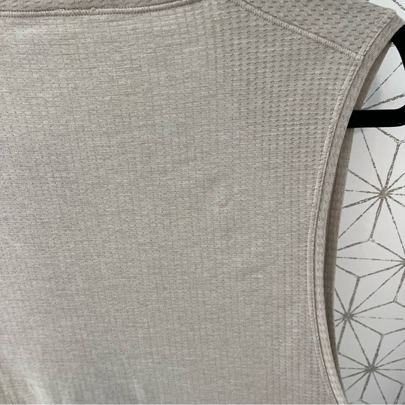Lululemon Metal Vent Tech Tank Oatmeal - Picture 7 of 7
